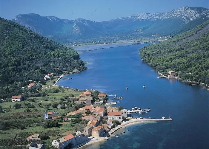 Apartament 2-bedroom With Large Terrace 3558-1 Žuljana