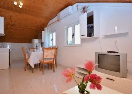 2-bedroom With Large Terrace 3558-1 *